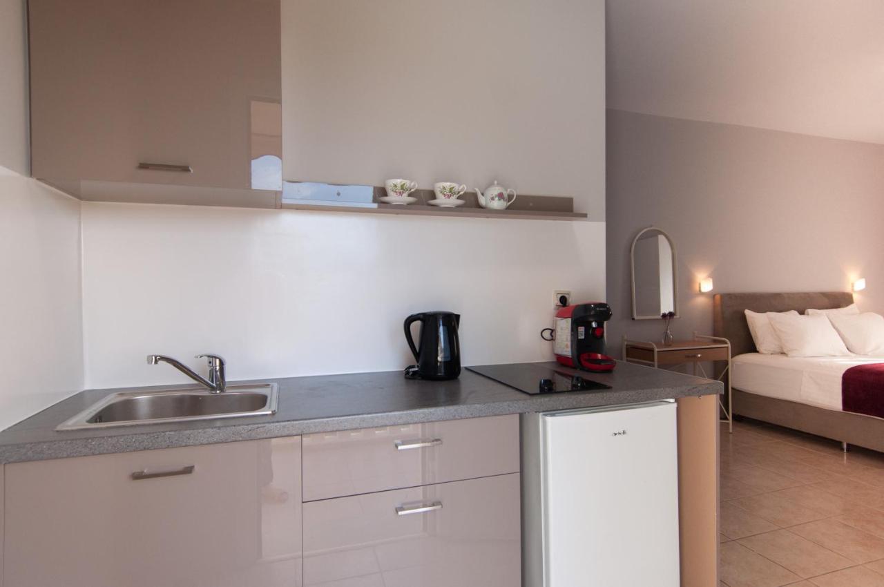 Avyssos Residents Aparthotel กาลามากี ภายนอก รูปภาพ