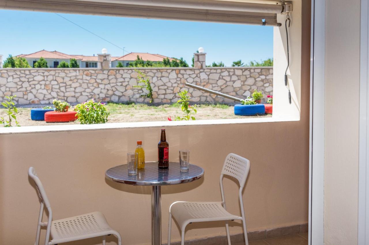 Avyssos Residents Aparthotel กาลามากี ภายนอก รูปภาพ